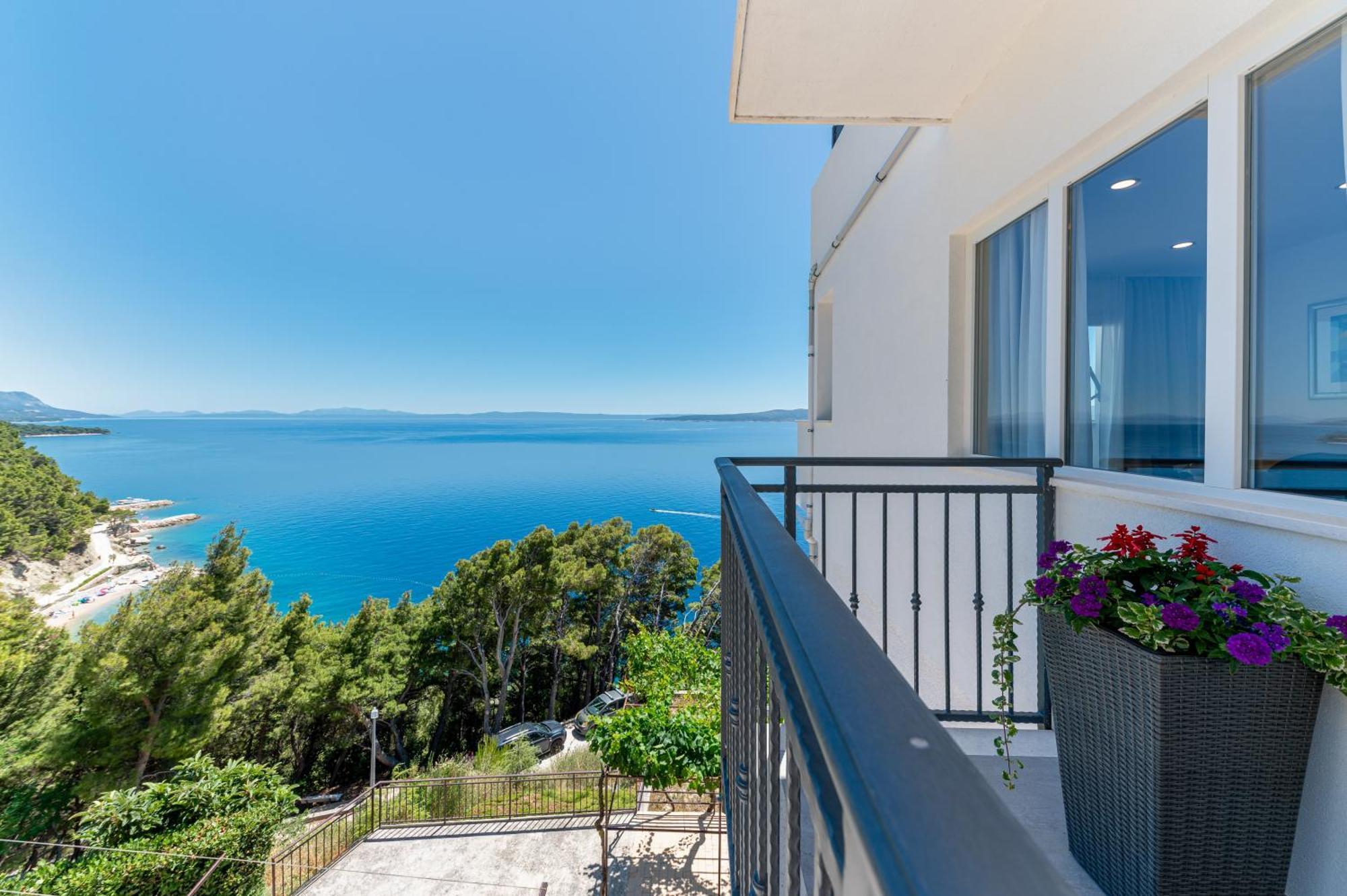 Seaview Apartments Nives Брела Екстериор снимка