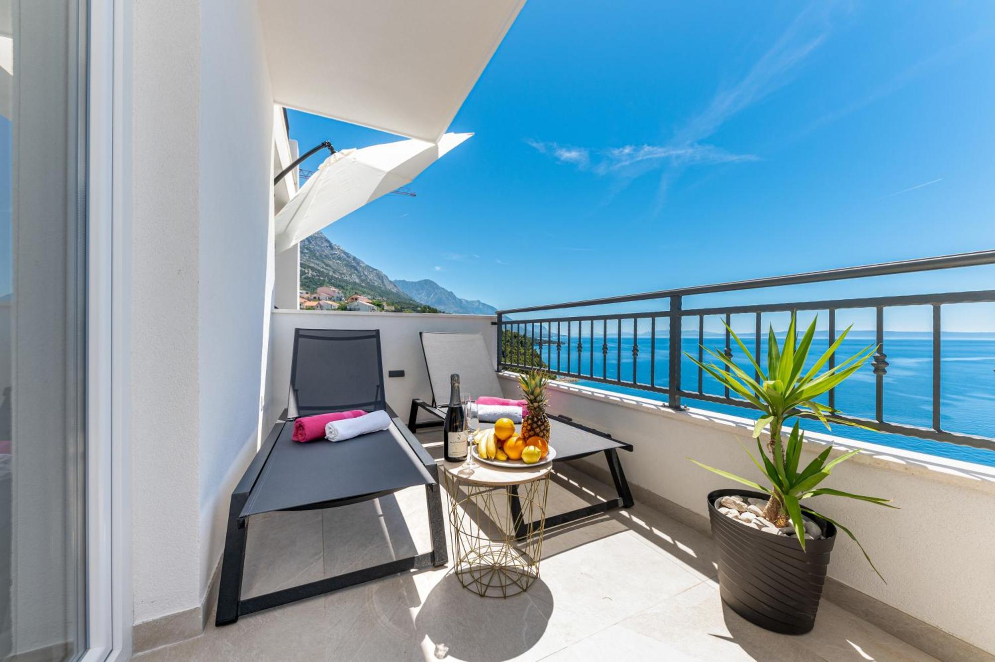 Seaview Apartments Nives Брела Екстериор снимка
