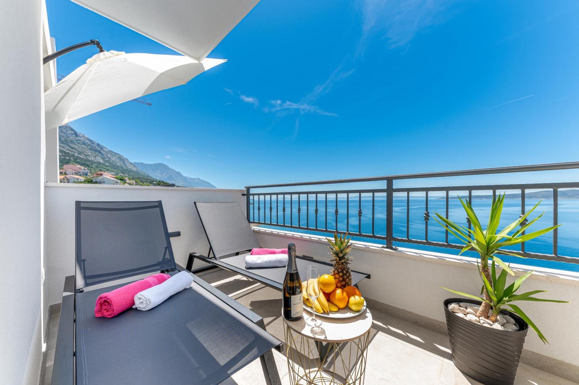 Seaview Apartments Nives Брела Екстериор снимка