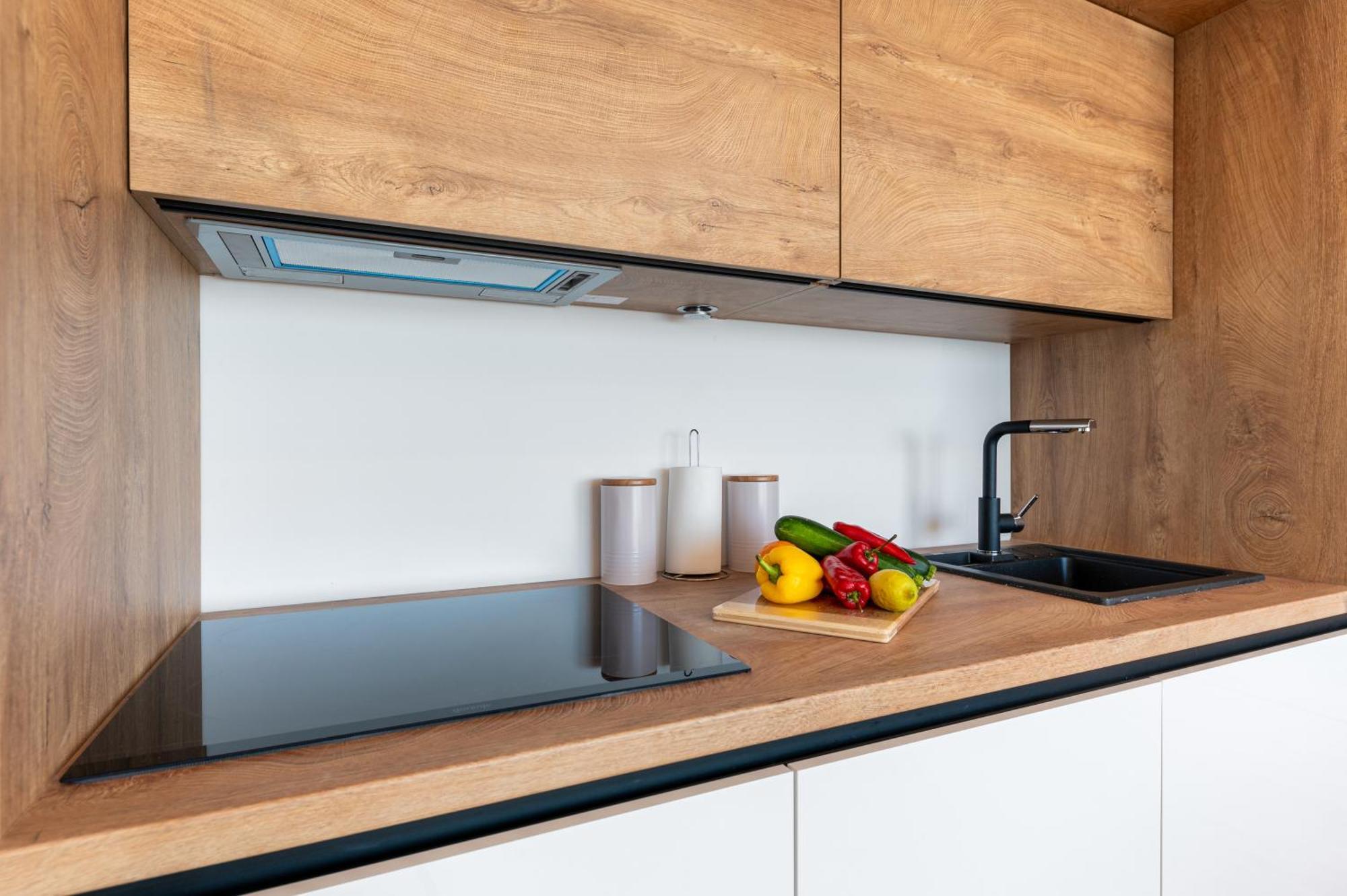 Seaview Apartments Nives Брела Екстериор снимка