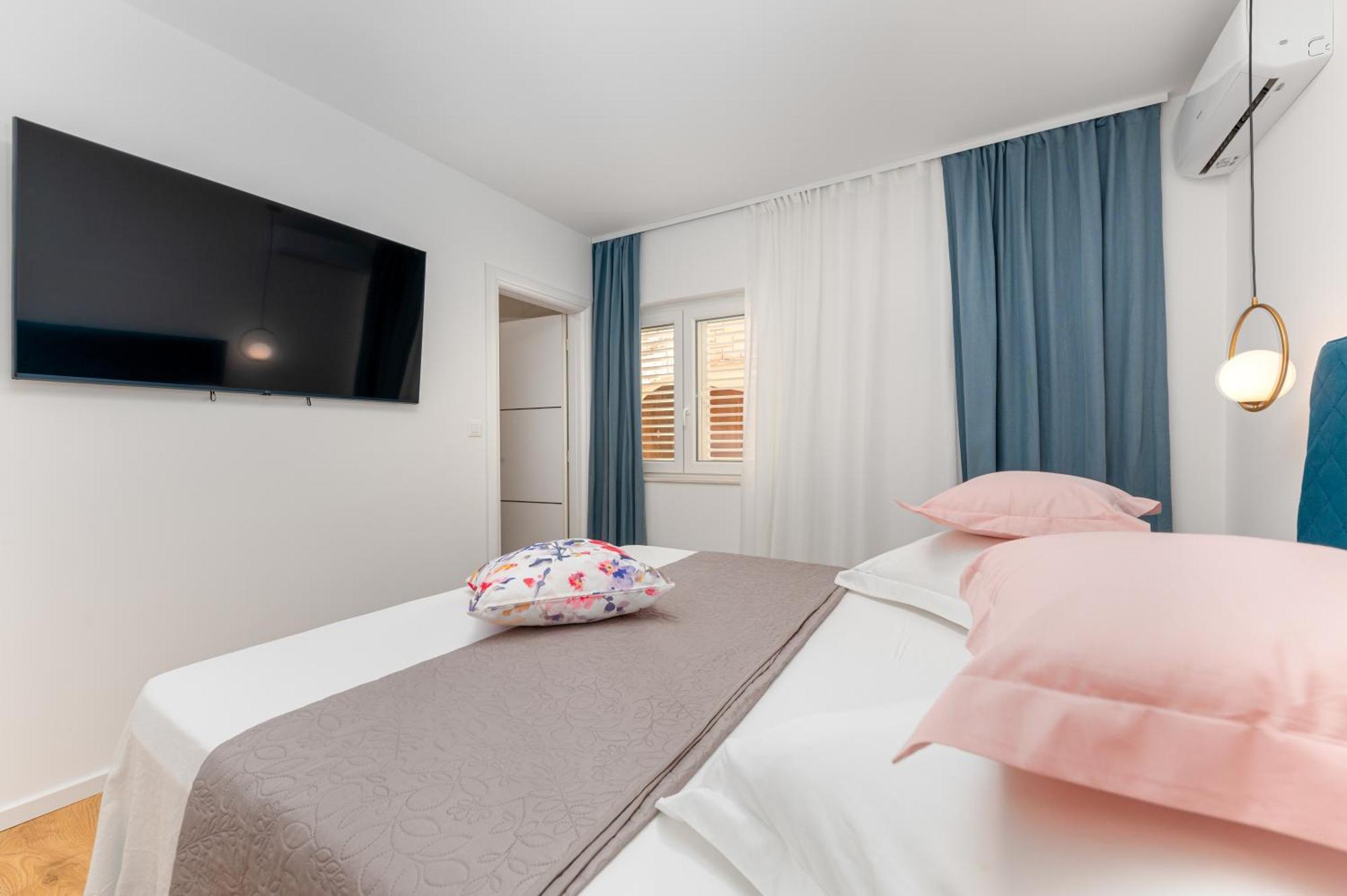 Seaview Apartments Nives Брела Екстериор снимка